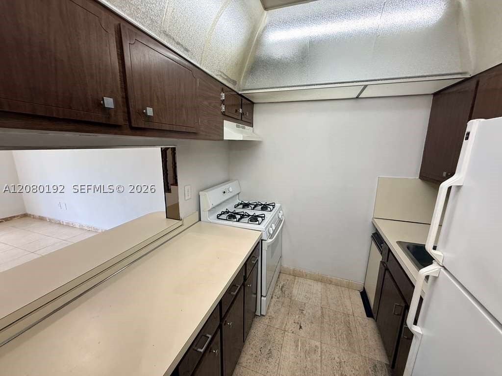 Property Photo: 1300 W 53rd St 32 FL 33012