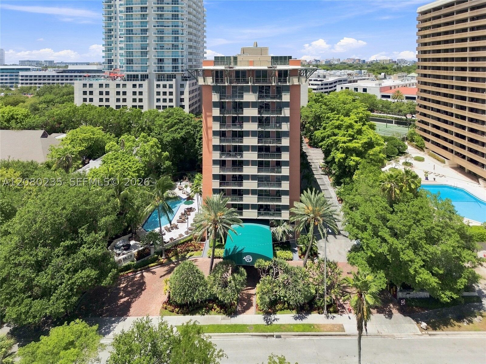 Property Photo:  2951 S Bayshore Dr 305  FL 33133 
