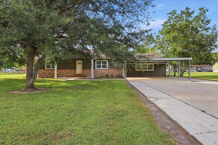 Property Photo: 11565 Greenway Drive TX 77705