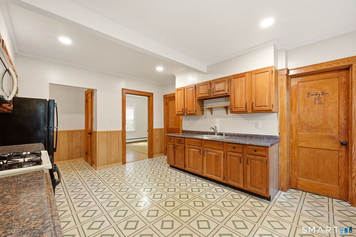 Property Photo:  25 Long Street 2  CT 06051 