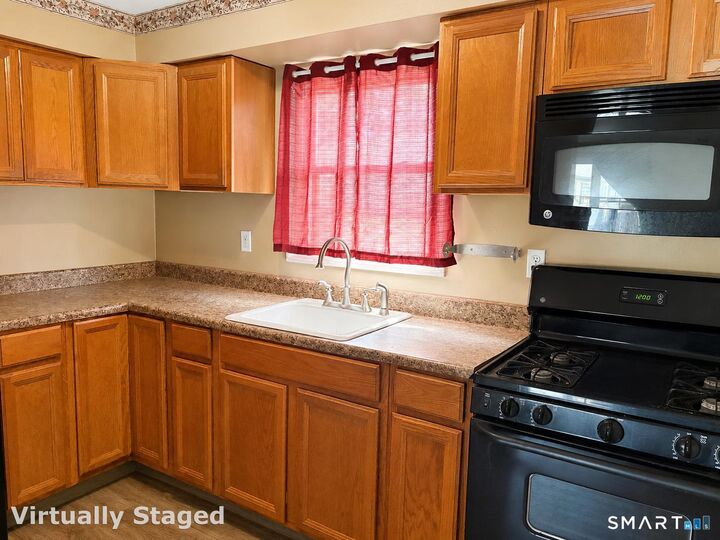 Property Photo:  140 Park Street B1  CT 06040 