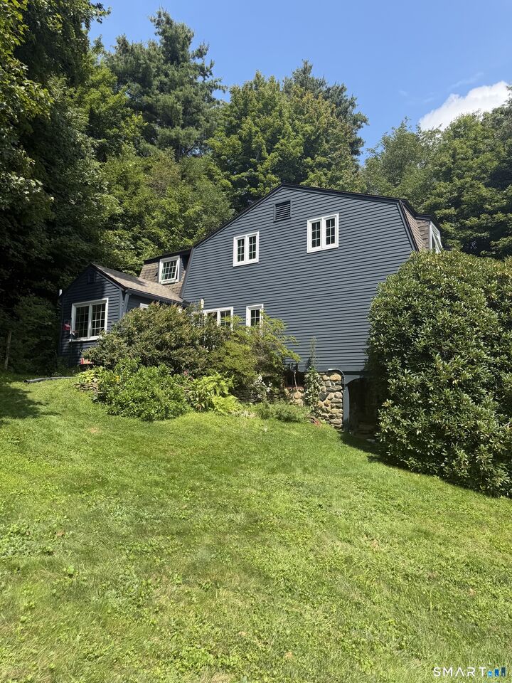 Property Photo:  85 East Litchfield Road  CT 06759 
