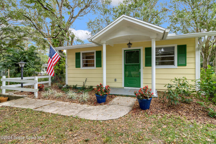 Property Photo:  6725 Blue Jay Lane  FL 32904 
