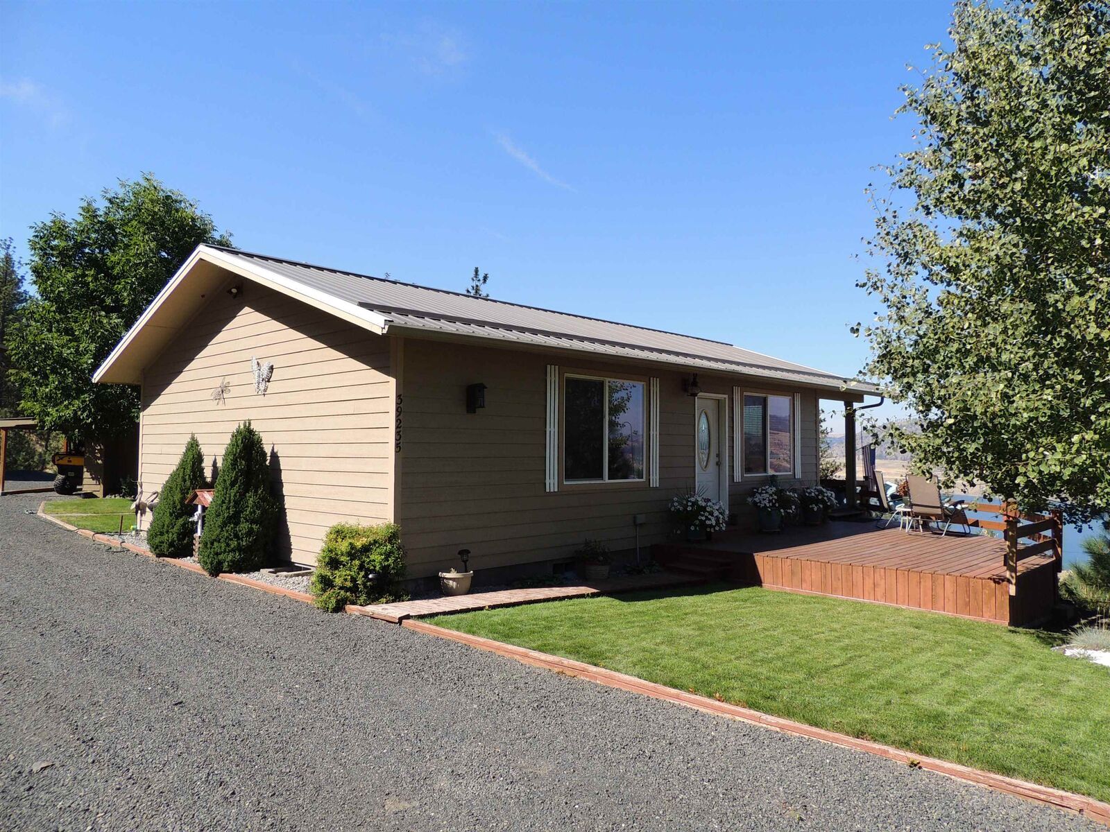 Property Photo:  39235 Sun Ridge N  WA 99122 