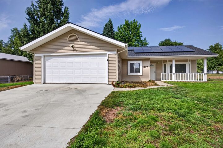 Property Photo: 1517 E Third St WA 99006