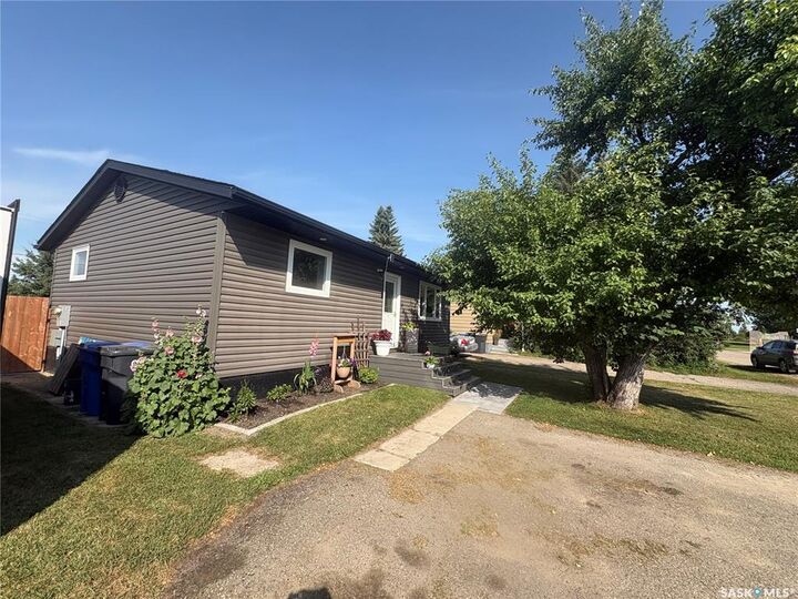 Property Photo:  220 Allan Avenue  SK S0A 0M0 