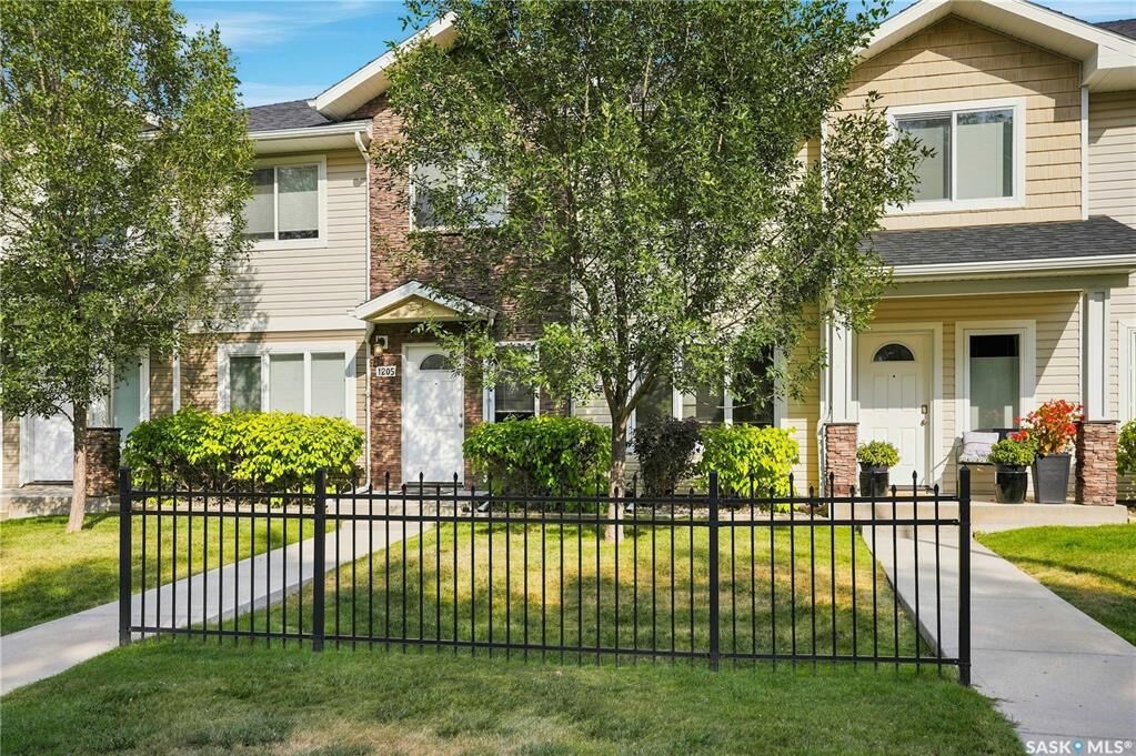 Property Photo:  1205 Grey Street  SK S4T 1G7 