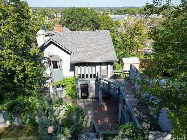 Property Photo:  407 18th Street W  SK S6V 4A4 