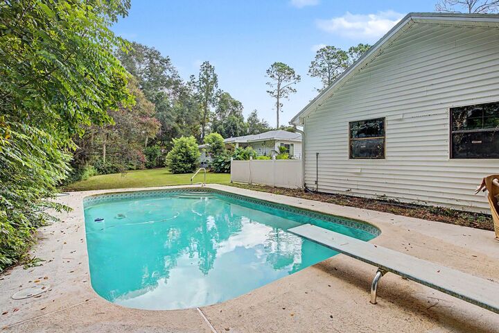 Property Photo:  515 Sunset Drive  FL 32344 