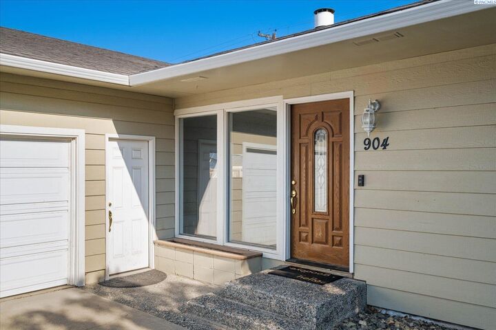 Property Photo: 904 W 25th Avenue WA 99337