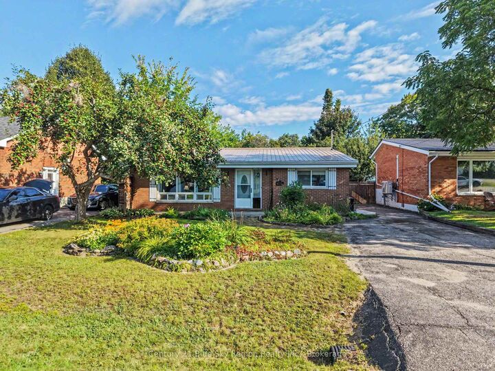 Photo de la propriété:  328 McKenzie Avenue  ON P1B 7E2 