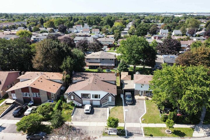 Property Photo:  44 Nancy McCredie Drive  ON L6X 2N5 