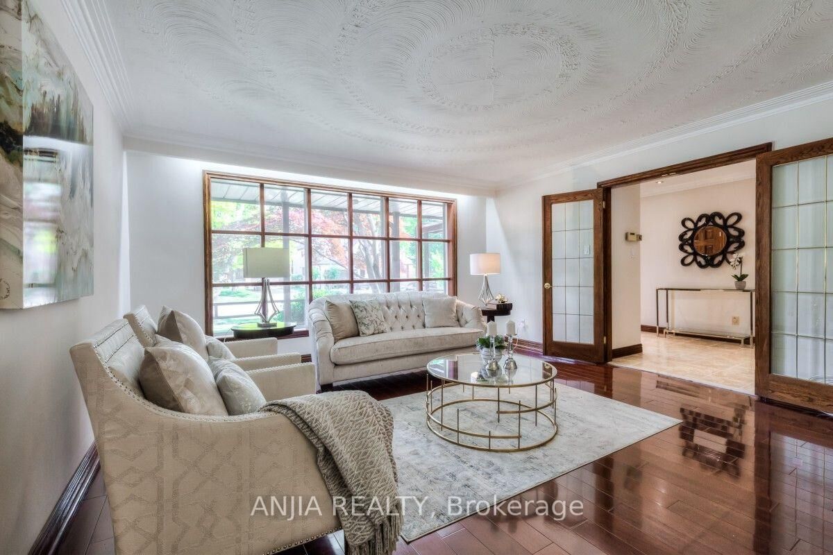 Property Photo:  17 Ealing Drive  ON M2L 2R4 