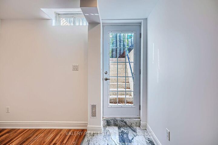 Property Photo:  