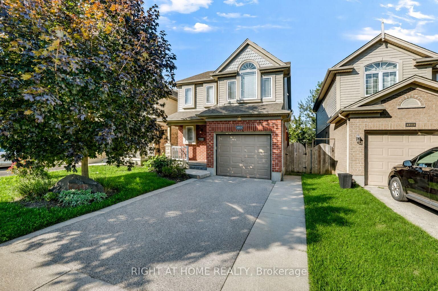 Property Photo:  1811 Rollingacres Drive  ON N5X 4K4 