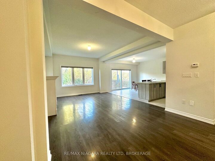 Property Photo:  132 Cottonwood Crescent  ON L3B 6C5 