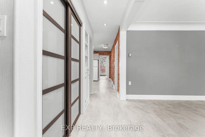 Property Photo:  156 Park Row S  ON L8K 2J8 