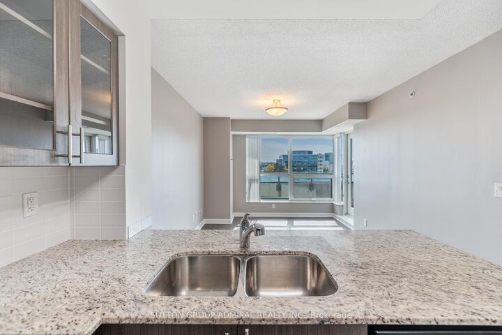 Property Photo:  75 Norman Bethune Avenue 412  ON L4C 9N6 