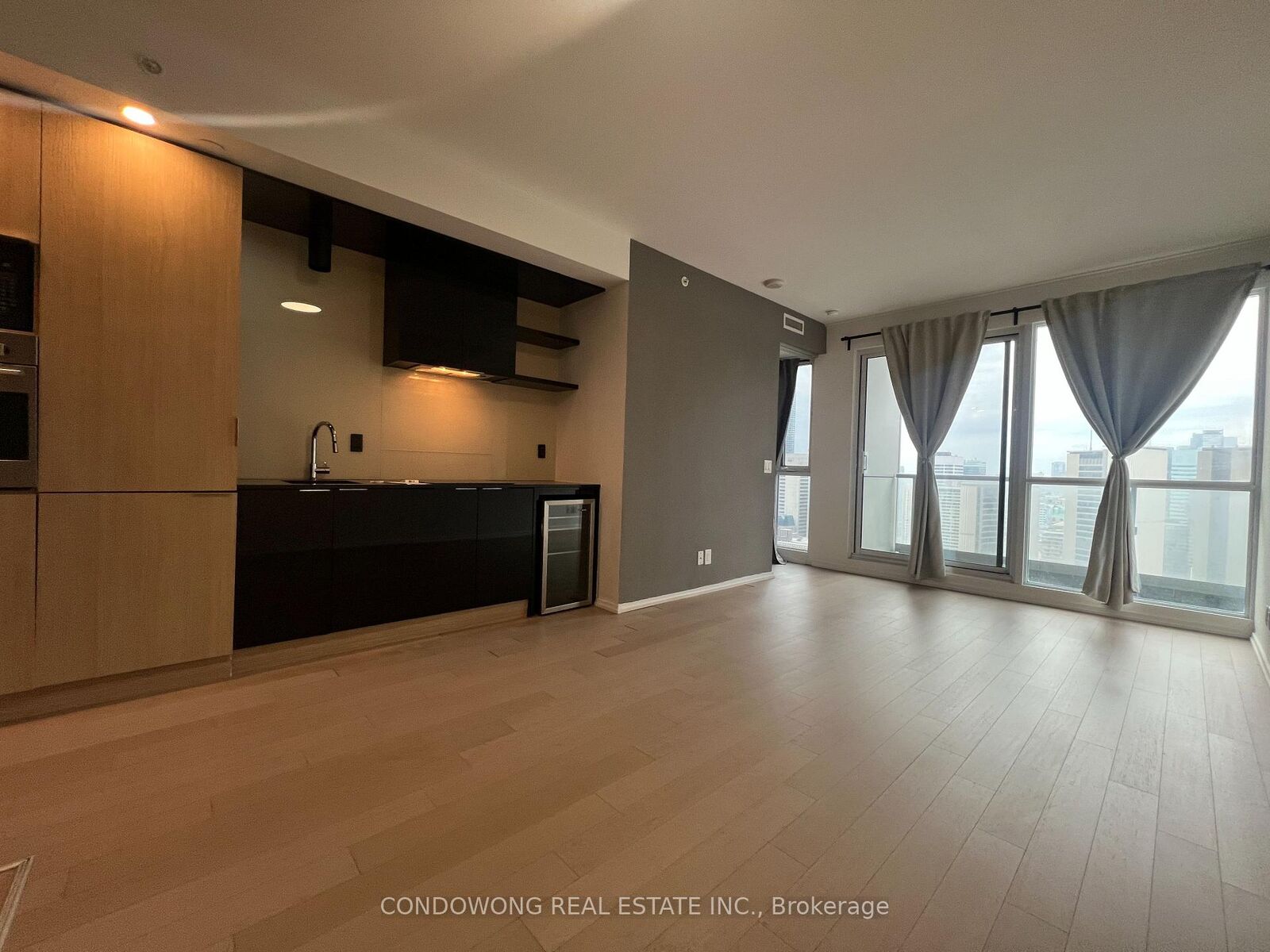 Property Photo:  70 Temperance Street 2901  ON M5H 0B1 