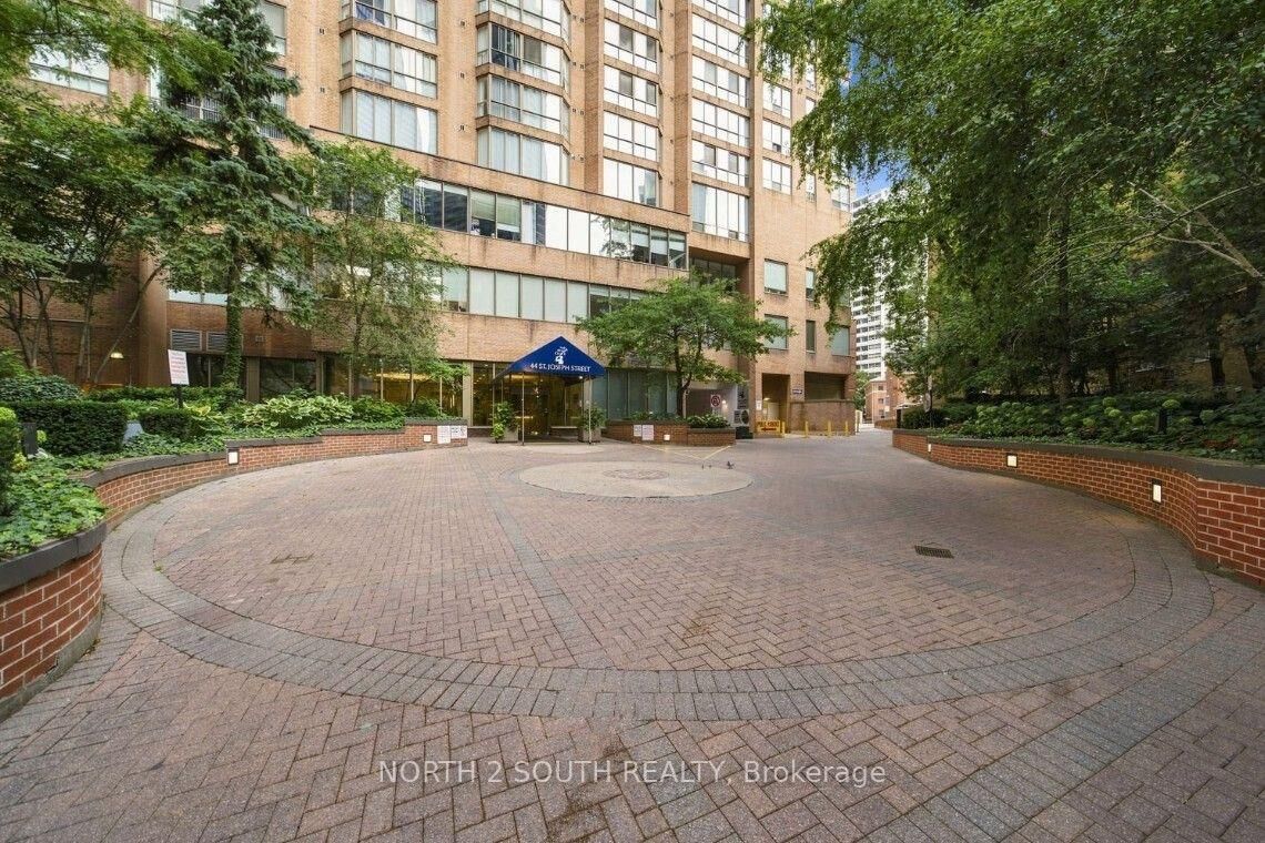 Property Photo:  44 St Joseph Street 702  ON M4Y 2W4 
