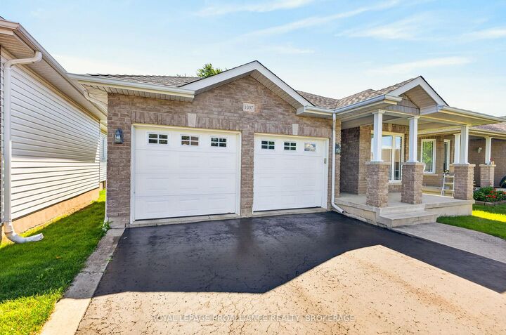 Property Photo:  1097 Crossfield Avenue  ON K7P 0G7 