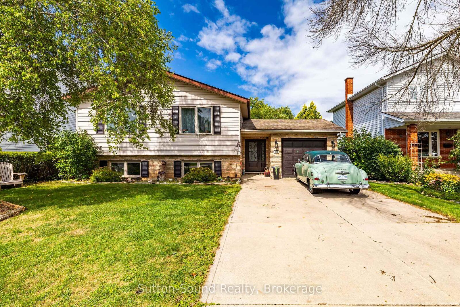 Property Photo:  872 26th Street E  ON N4K 6T4 