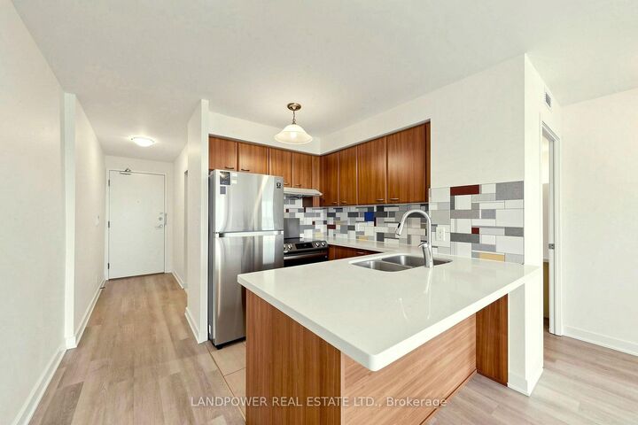 Property Photo: 36 Lee Centre Drive 1801 ON M1H 3K2