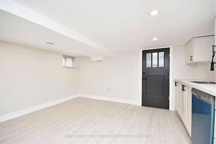 Property Photo:  47 Emerald Street N Lower  ON L8L 5K2 