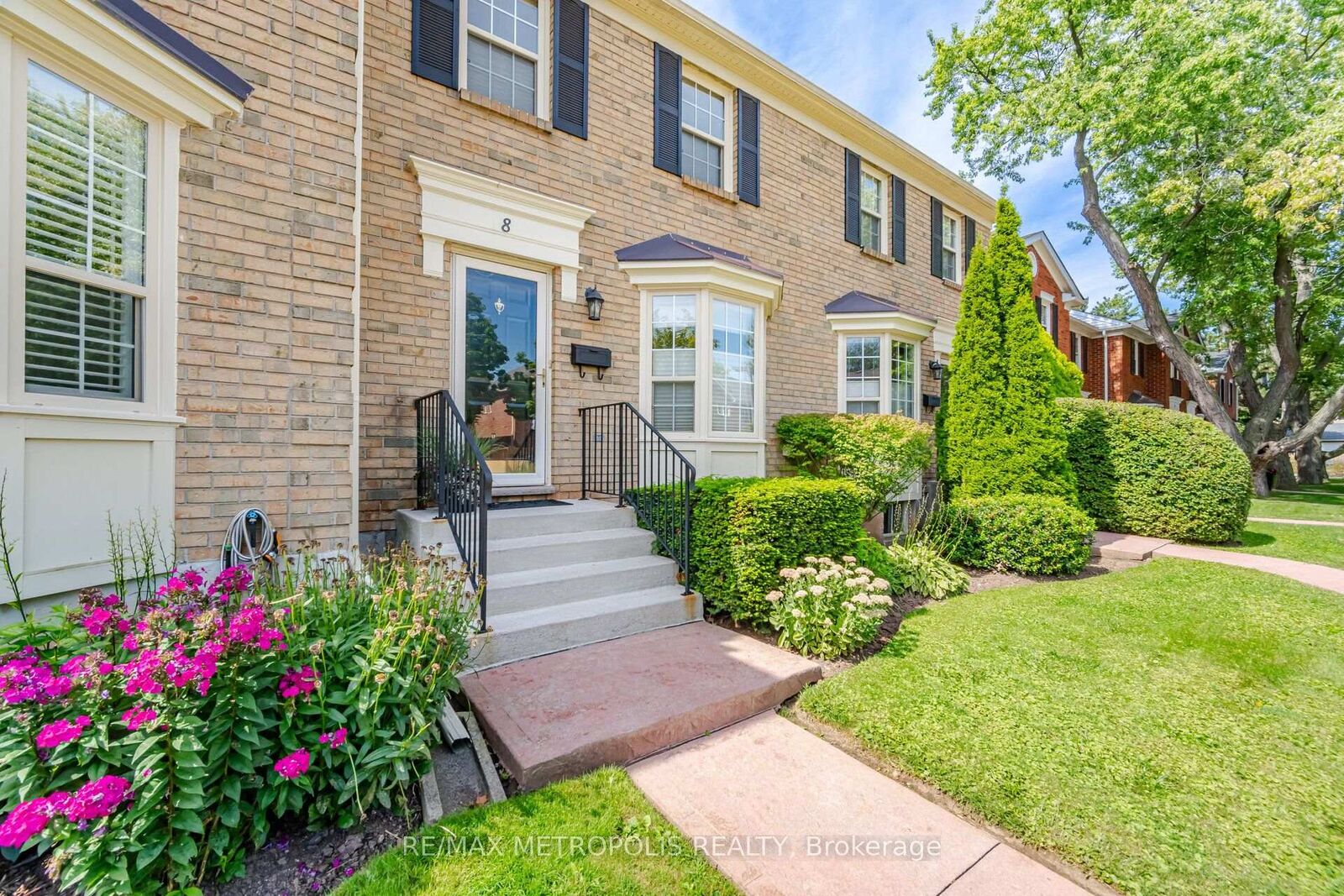 Property Photo:  2390 Woodward Avenue 8  ON L7R 1T9 