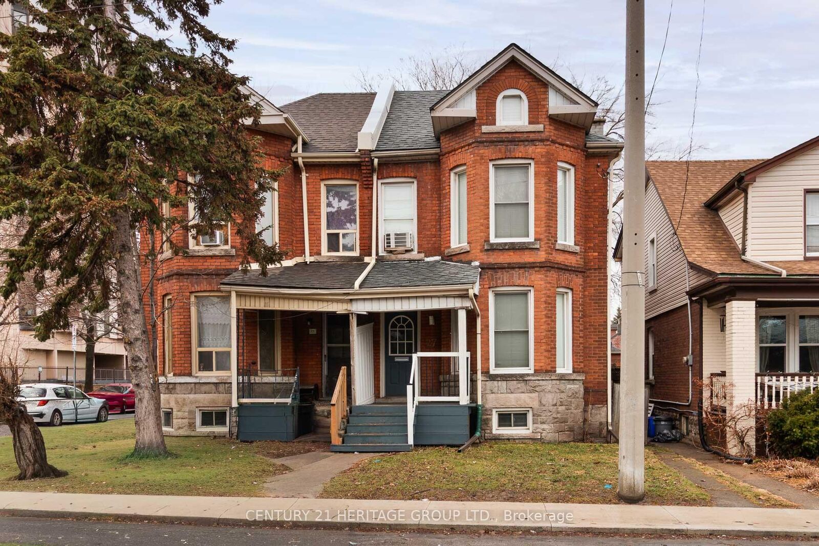 Property Photo:  