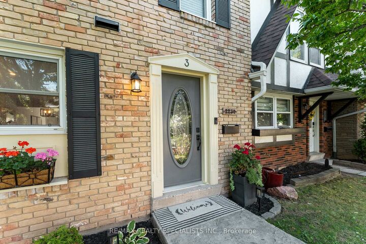 Property Photo:  2230 Upper Middle Road 3  ON L7P 2Z9 