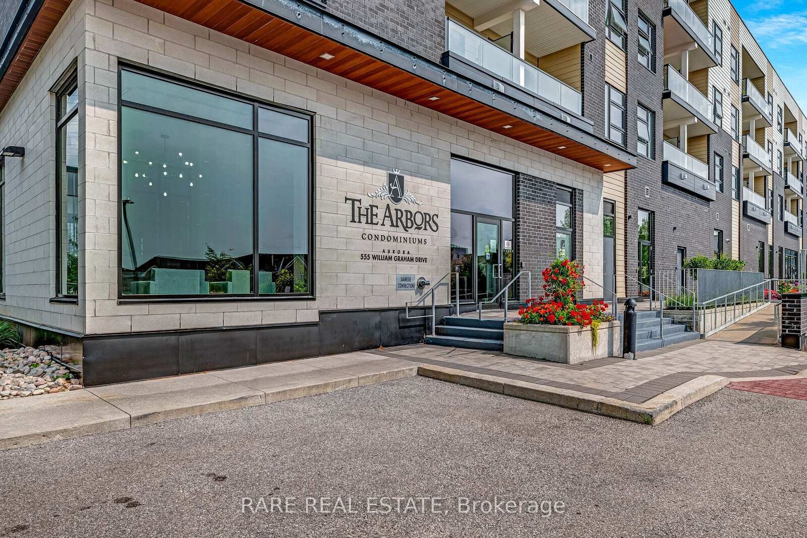 Property Photo:  555 William Graham Drive 115  ON L4G 7C4 