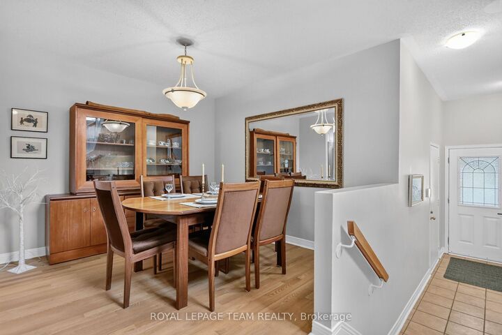 Property Photo:  72 Sheppard's Glen Avenue  ON K2M 2M9 