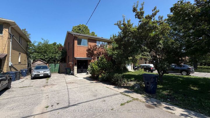 Property Photo:  702 Sheppard Ave E Avenue E  ON M2K 1B7 