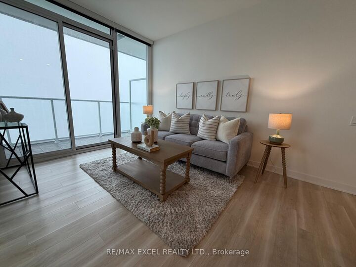 Property Photo: 17 Bathurst Street 4606 ON M5V 0N1