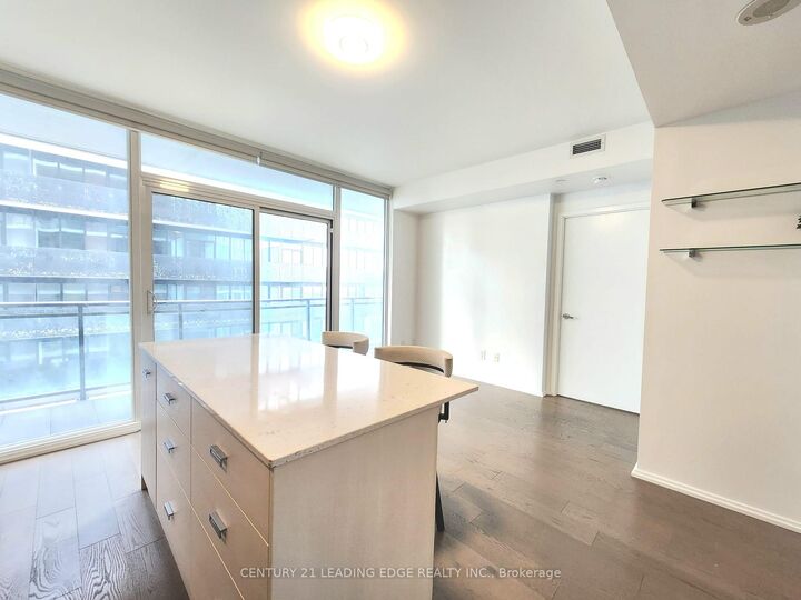 Property Photo:  45 Charles Street E 4511  ON M4Y 0B8 