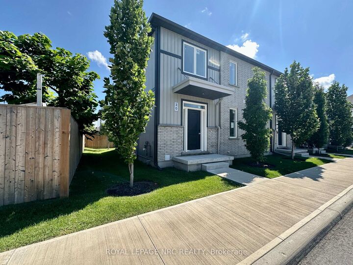 Property Photo:  121A Moffatt Street 30  ON L2P 0G4 