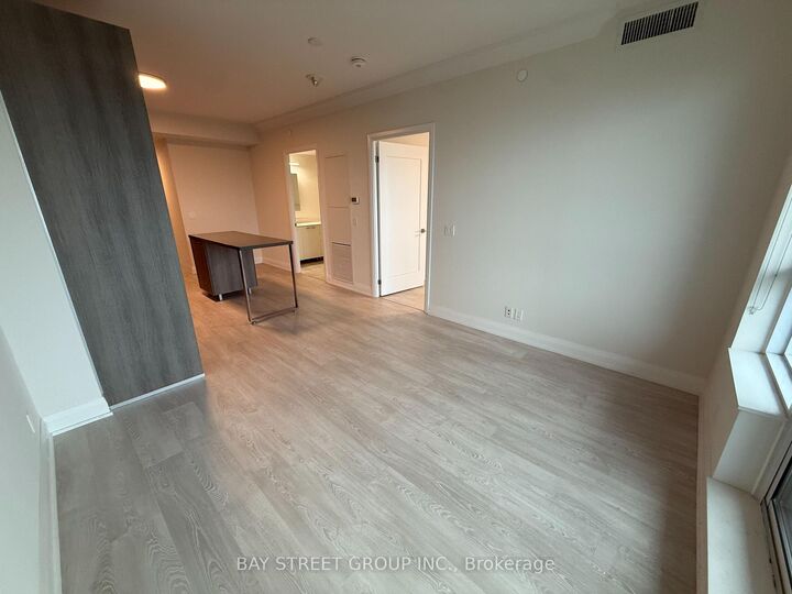 Property Photo:  18 Water Walk Drive 3201  ON L3R 6L5 