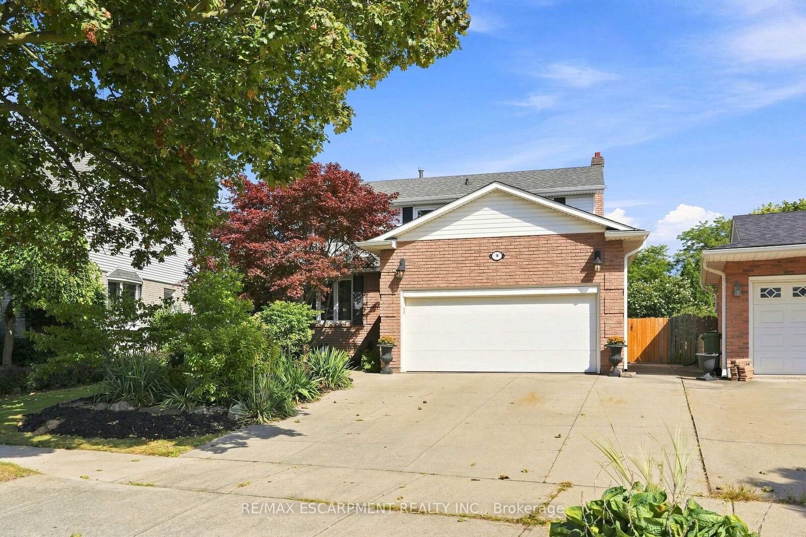 Property Photo:  10 Acacia Street  ON L8J 1V6 