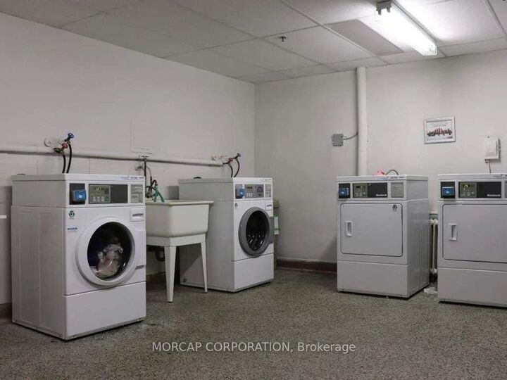 Property Photo:  2895 Bathurst Street 109  ON M6B 3A8 