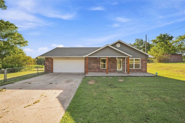 Property Photo: 211 N Cedar Street OK 74010