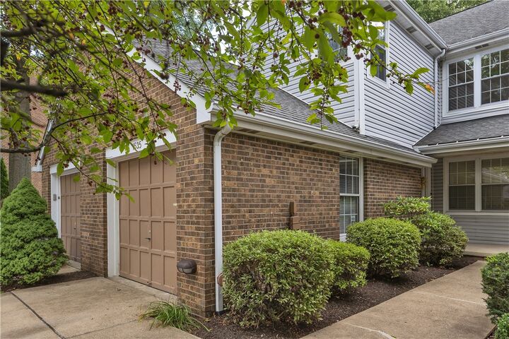 Property Photo: 1535 Merion Lane PA 15139
