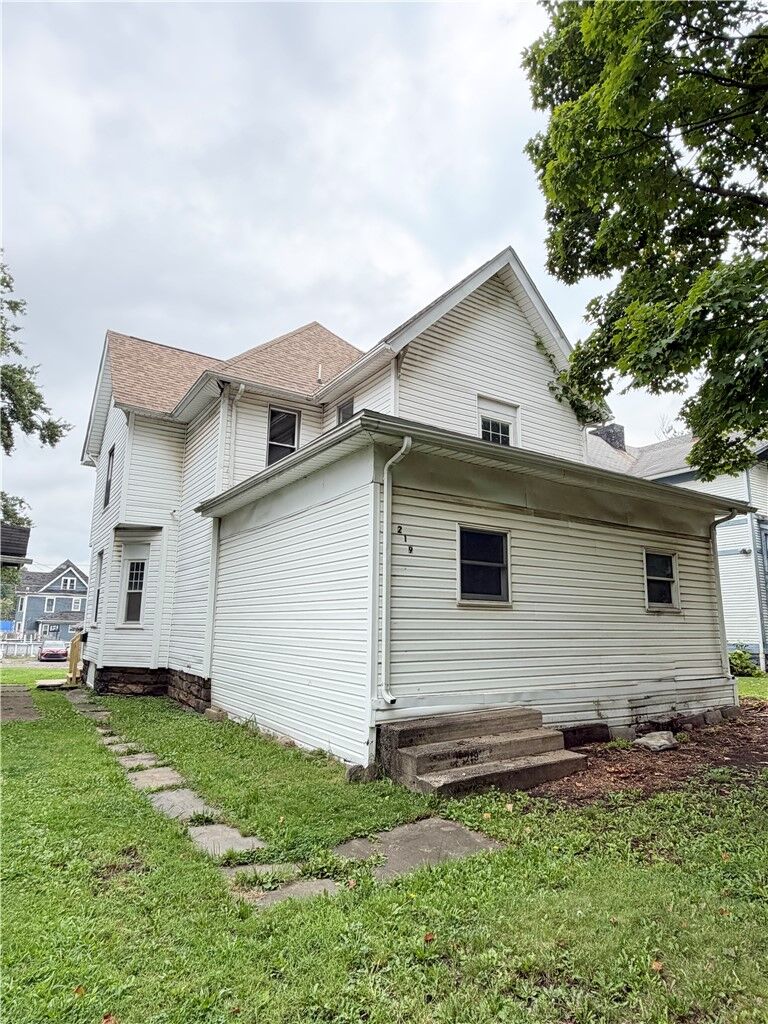 Property Photo: 219 E Wallace Ave 1 PA 16101