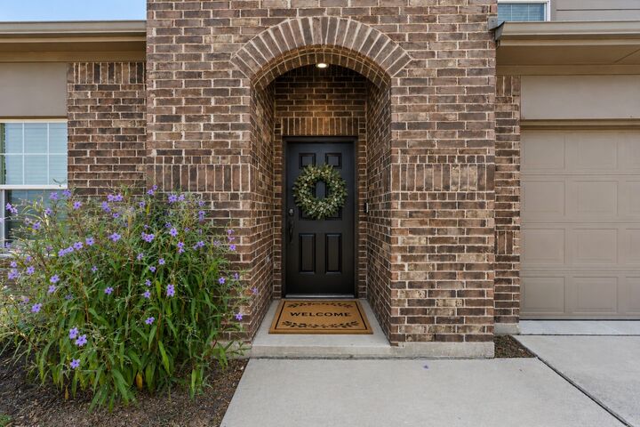 Property Photo: 314 Dusky Thrush Drive TX 78640