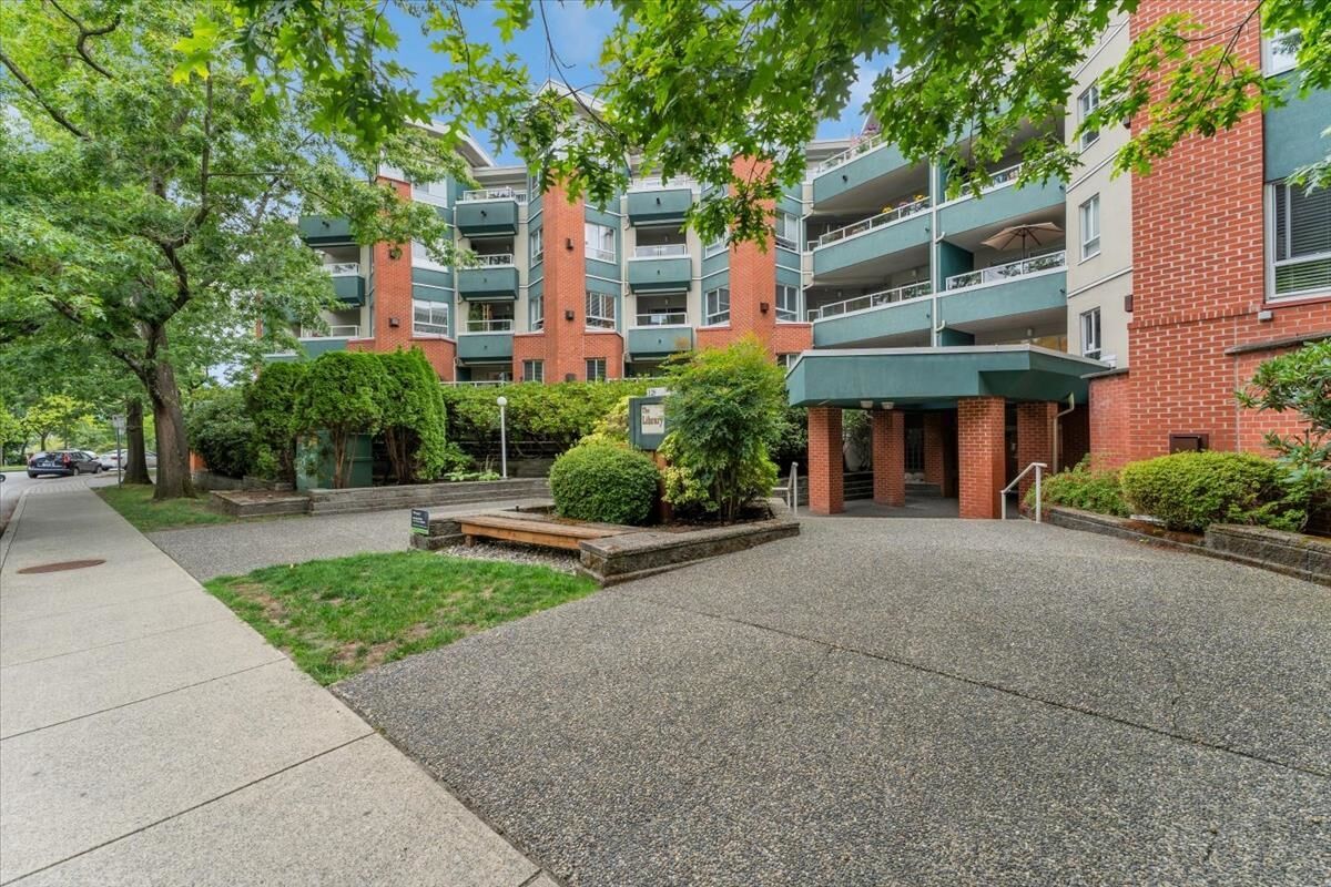 Property Photo:  128 W 8th Street 314  BC V7M 3M1 