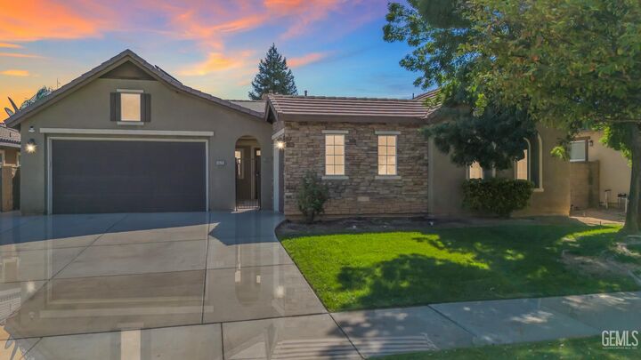 Property Photo: 5523 Segovia Way CA 93306