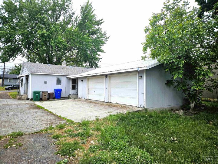 Property Photo:  1407 & 1407 1/2 Burrell Ave  ID 83501 