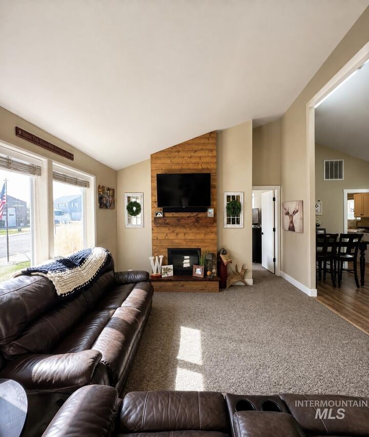 Property Photo: 658 Crocus Ln ID 83347