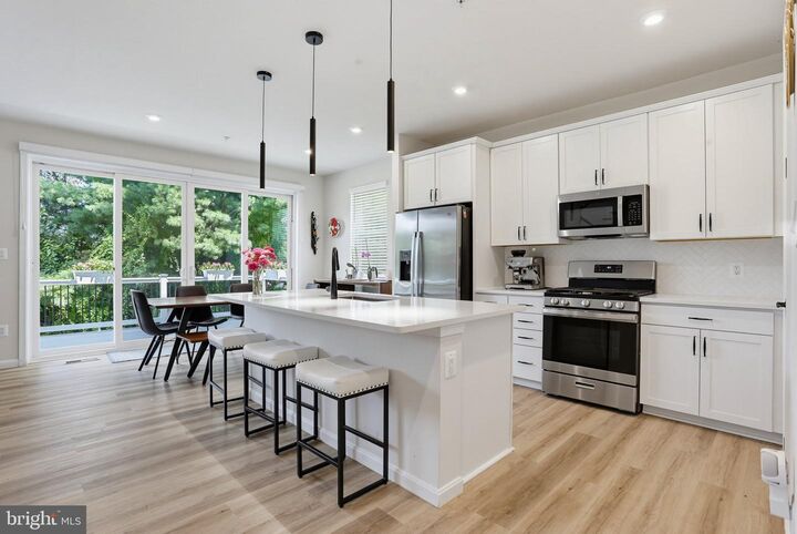 Property Photo:  7907 Sage Way  MD 21144 