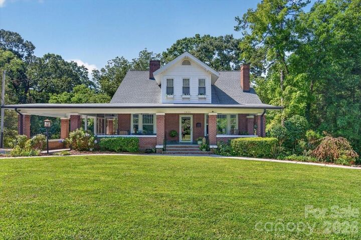 Property Photo:  1035 S Belvedere Avenue  NC 28054 